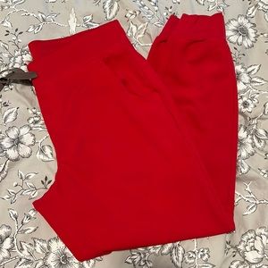 Figs womens medium petite jogger scrub pants in pop red.